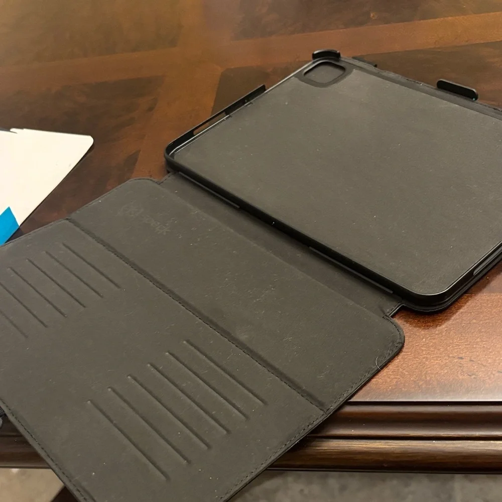 speck Balance Folio Case for iPad 11